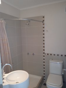 Apartamento ID.2426 - Apartamento en venta de 2 dormitorios, en zona céntrica con variedad de servicios. Punta del Este. 