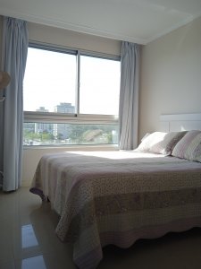 Apartamento ID.2426 - Apartamento en venta de 2 dormitorios, en zona céntrica con variedad de servicios. Punta del Este. 