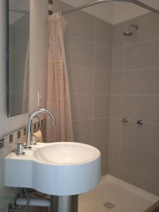 Apartamento ID.2426 - Apartamento en venta de 2 dormitorios, en zona céntrica con variedad de servicios. Punta del Este. 