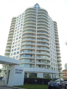 Apartamento ID.2426 - Apartamento en venta de 2 dormitorios, en zona céntrica con variedad de servicios. Punta del Este. 