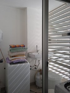 Apartamento ID.2426 - Apartamento en venta de 2 dormitorios, en zona céntrica con variedad de servicios. Punta del Este. 