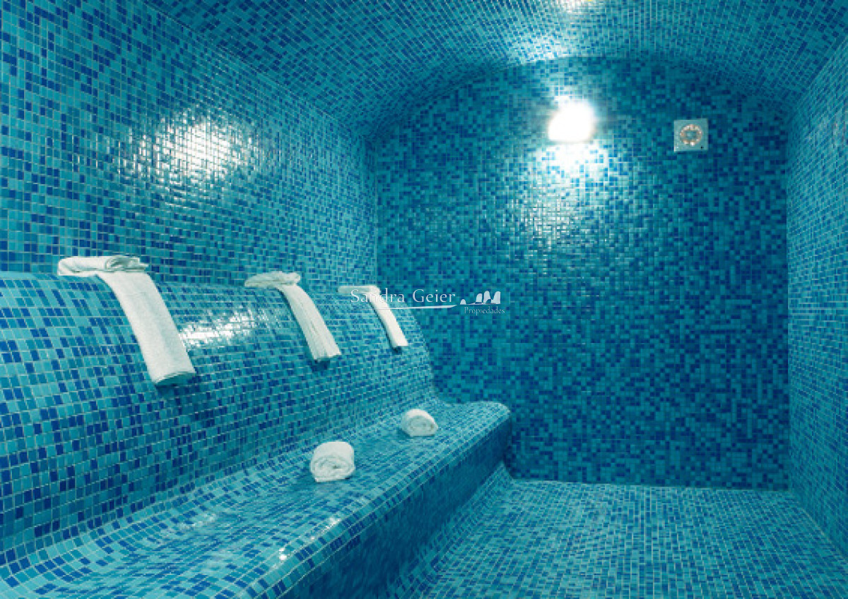 Apartamento ID.2426 - Apartamento en venta de 2 dormitorios, en zona céntrica con variedad de servicios. Punta del Este. 