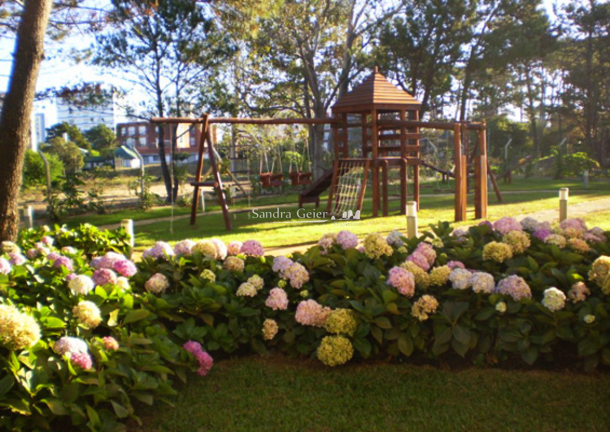 Apartamento ID.2426 - Apartamento en venta de 2 dormitorios, en zona céntrica con variedad de servicios. Punta del Este. 