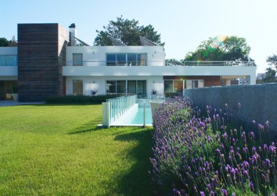 Apartamento ID.2426 - Apartamento en venta de 2 dormitorios, en zona céntrica con variedad de servicios. Punta del Este. 