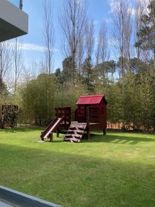 Apartamento ID.2427 - Amplio apartamento de 2 dormitorios y 2 baños, ubicado en un punto estratégico, cerca de todo, con terraza tipo patio.