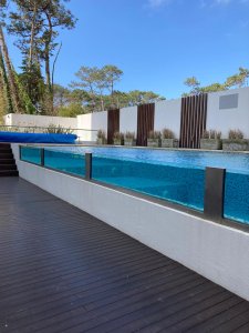 Apartamento ID.2427 - Amplio apartamento de 2 dormitorios y 2 baños, ubicado en un punto estratégico, cerca de todo, con terraza tipo patio.