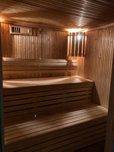 Apartamento ID.2427 - Amplio apartamento de 2 dormitorios y 2 baños, ubicado en un punto estratégico, cerca de todo, con terraza tipo patio.