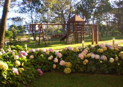 Apartamento ID.2426 - Apartamento en venta de 2 dormitorios, en zona céntrica con variedad de servicios. Punta del Este. 