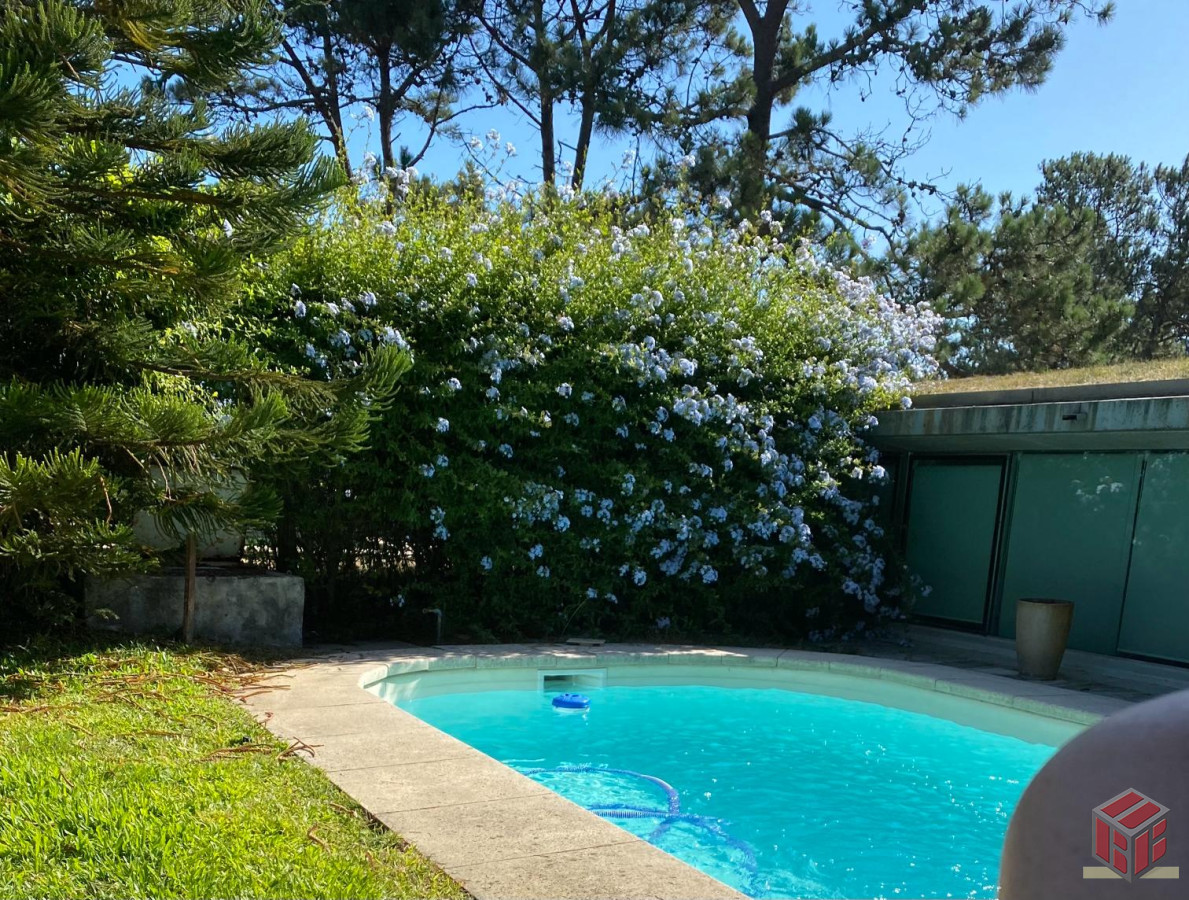 Casa ID.8874 - Casa en venta de 2 dormitorios en Pinares, Punta del Este