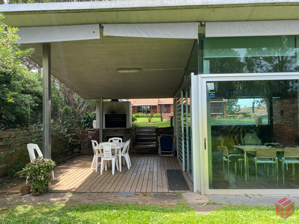 Casa ID.8874 - Casa en venta de 2 dormitorios en Pinares, Punta del Este