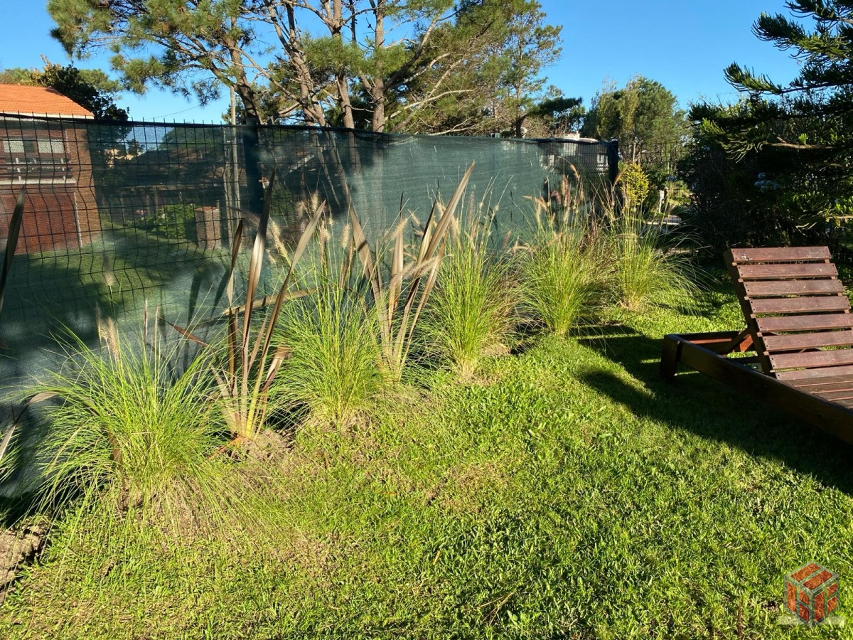 Casa ID.8874 - Casa en venta de 2 dormitorios en Pinares, Punta del Este