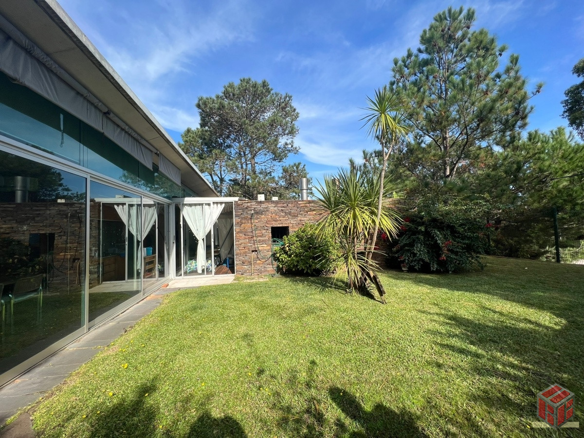 Casa ID.8874 - Casa en venta de 2 dormitorios en Pinares, Punta del Este