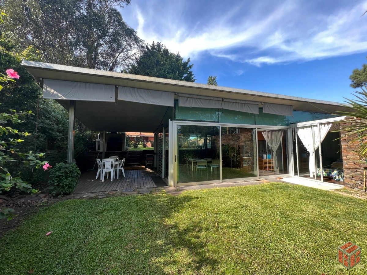 Casa ID.8874 - Casa en venta de 2 dormitorios en Pinares, Punta del Este