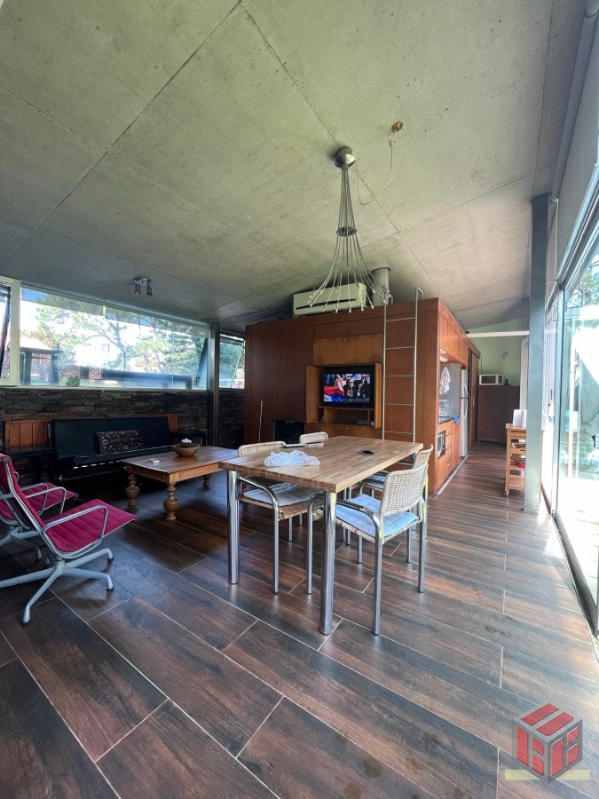 Casa ID.8874 - Casa en venta de 2 dormitorios en Pinares, Punta del Este