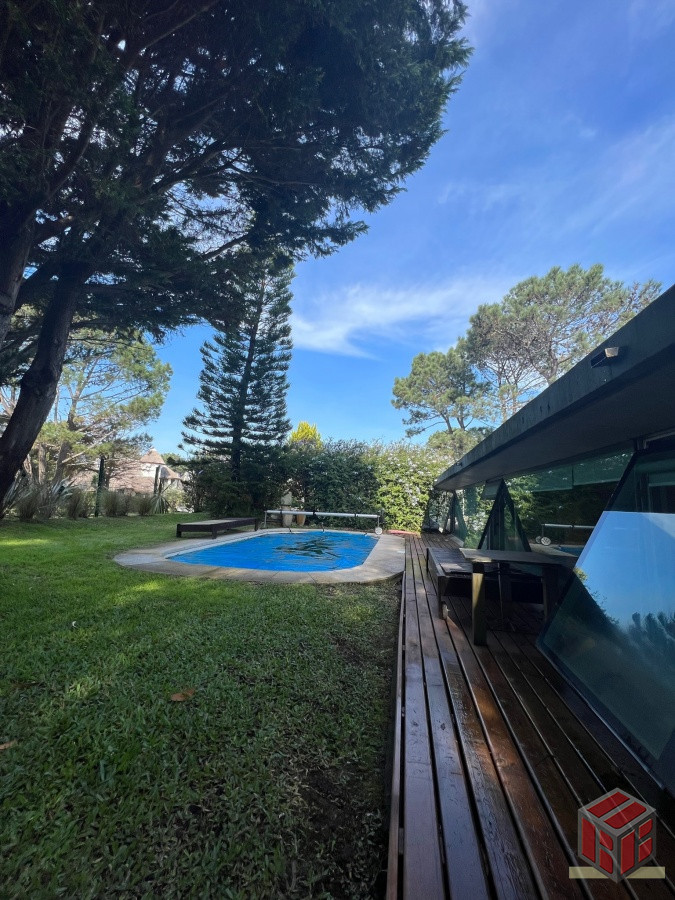 Casa ID.8874 - Casa en venta de 2 dormitorios en Pinares, Punta del Este