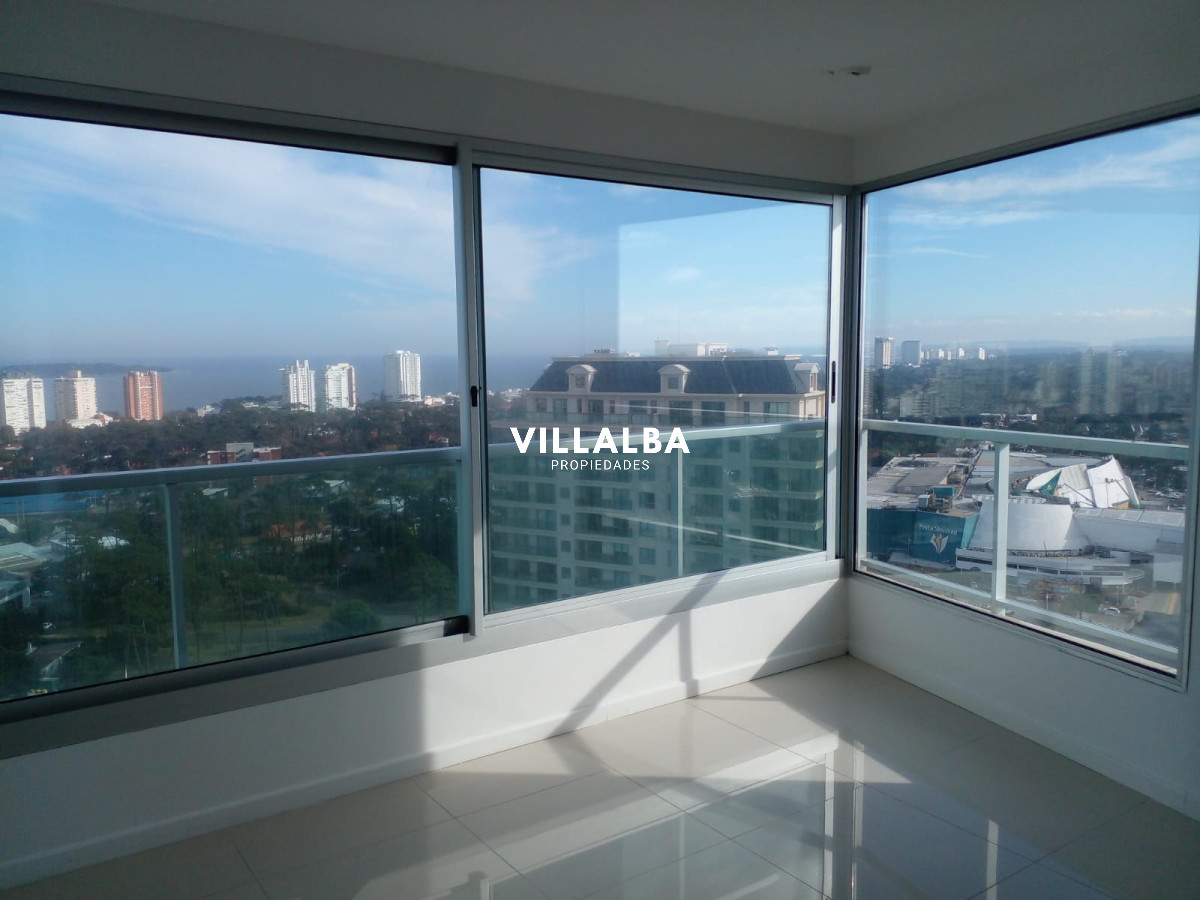 Apartamento ID.3075 - Penthouse en venta sobre Roosevelt. Con vistas inigualables de la ciudad y la playa.