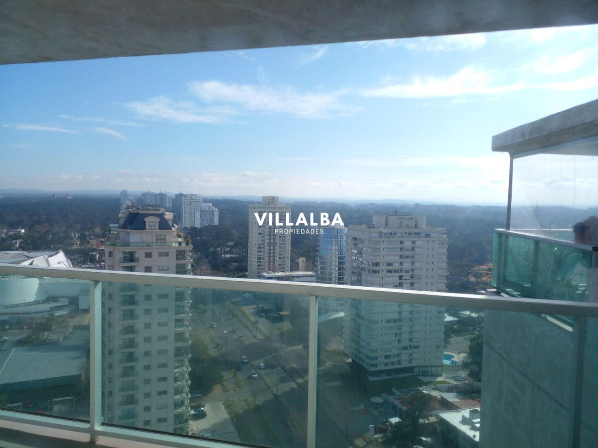 Apartamento ID.3075 - Penthouse en venta sobre Roosevelt. Con vistas inigualables de la ciudad y la playa.