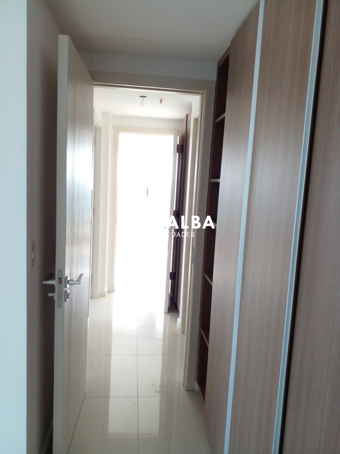 Apartamento ID.3075 - Penthouse en venta sobre Roosevelt. Con vistas inigualables de la ciudad y la playa.