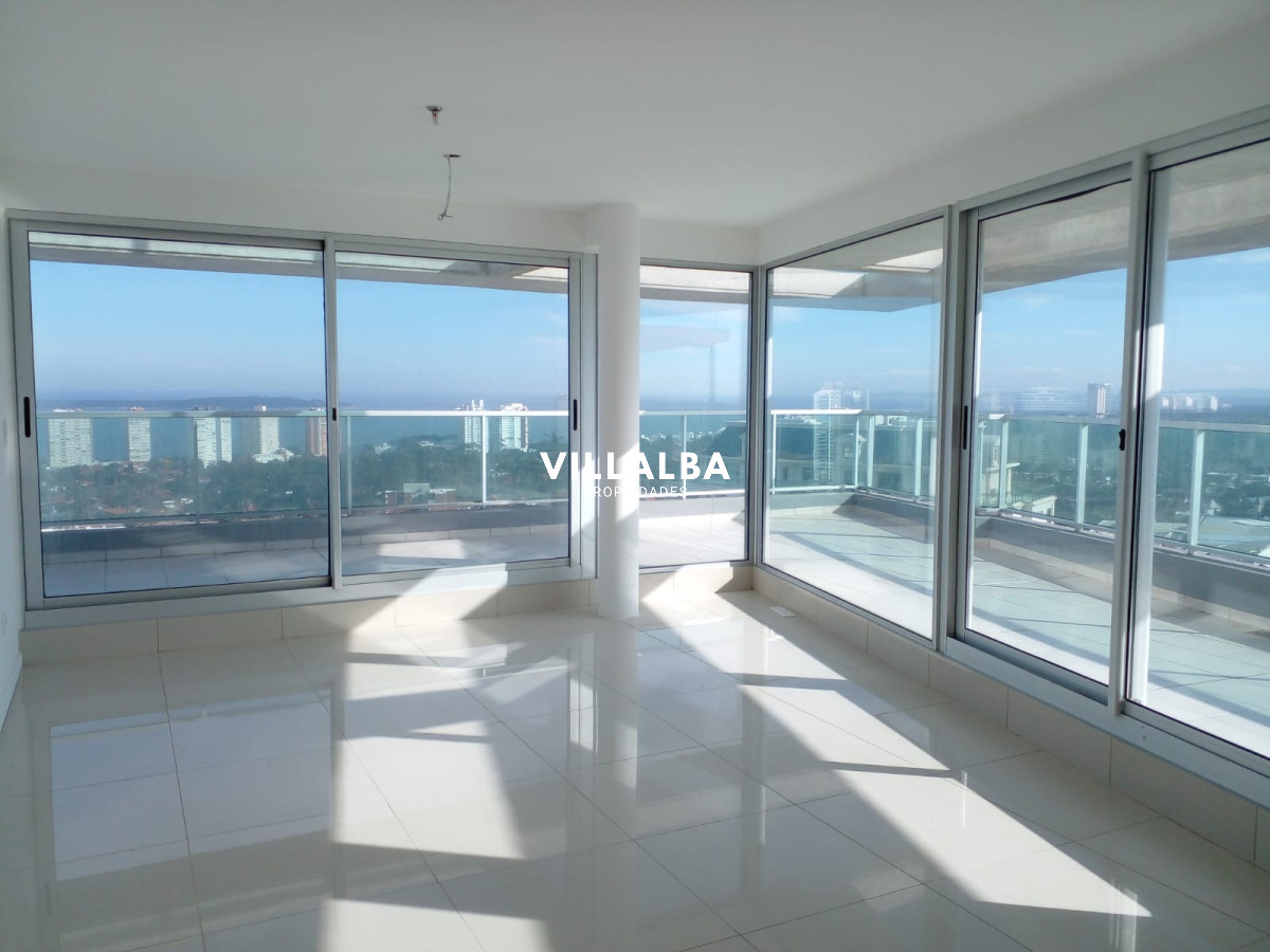 Apartamento ID.3075 - Penthouse en venta sobre Roosevelt. Con vistas inigualables de la ciudad y la playa.