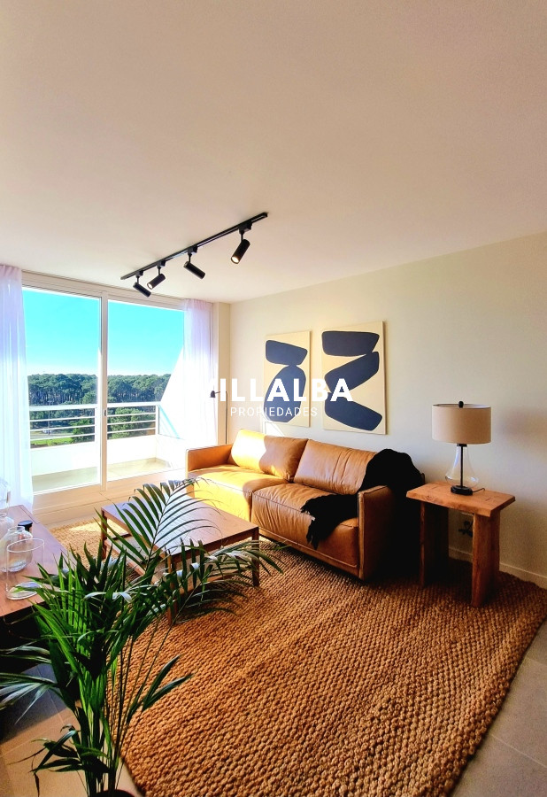 Apartamento ID.3088 - Amplio apartamento de 1 dormitorio, con 2 baños. Balcón, Losa radiante, en edificio con todos los Amenities. Ideal para todo el año. Punta del Este. 