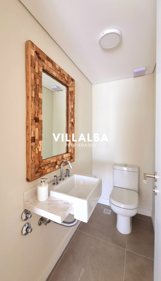 Apartamento ID.3088 - Amplio apartamento de 1 dormitorio, con 2 baños. Balcón, Losa radiante, en edificio con todos los Amenities. Ideal para todo el año. Punta del Este. 