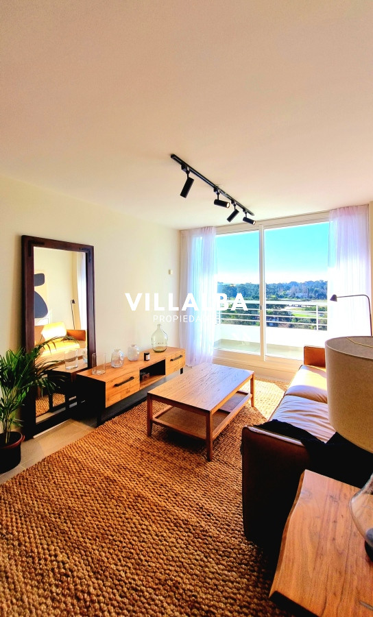 Apartamento ID.3088 - Amplio apartamento de 1 dormitorio, con 2 baños. Balcón, Losa radiante, en edificio con todos los Amenities. Ideal para todo el año. Punta del Este. 
