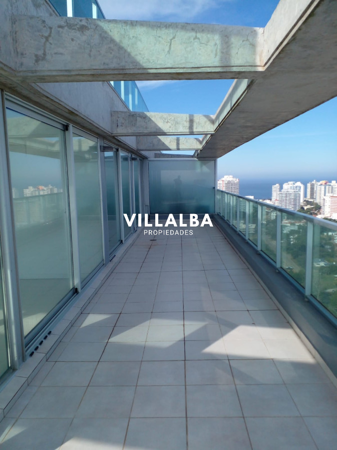 Apartamento ID.3075 - Penthouse en venta sobre Roosevelt. Con vistas inigualables de la ciudad y la playa.
