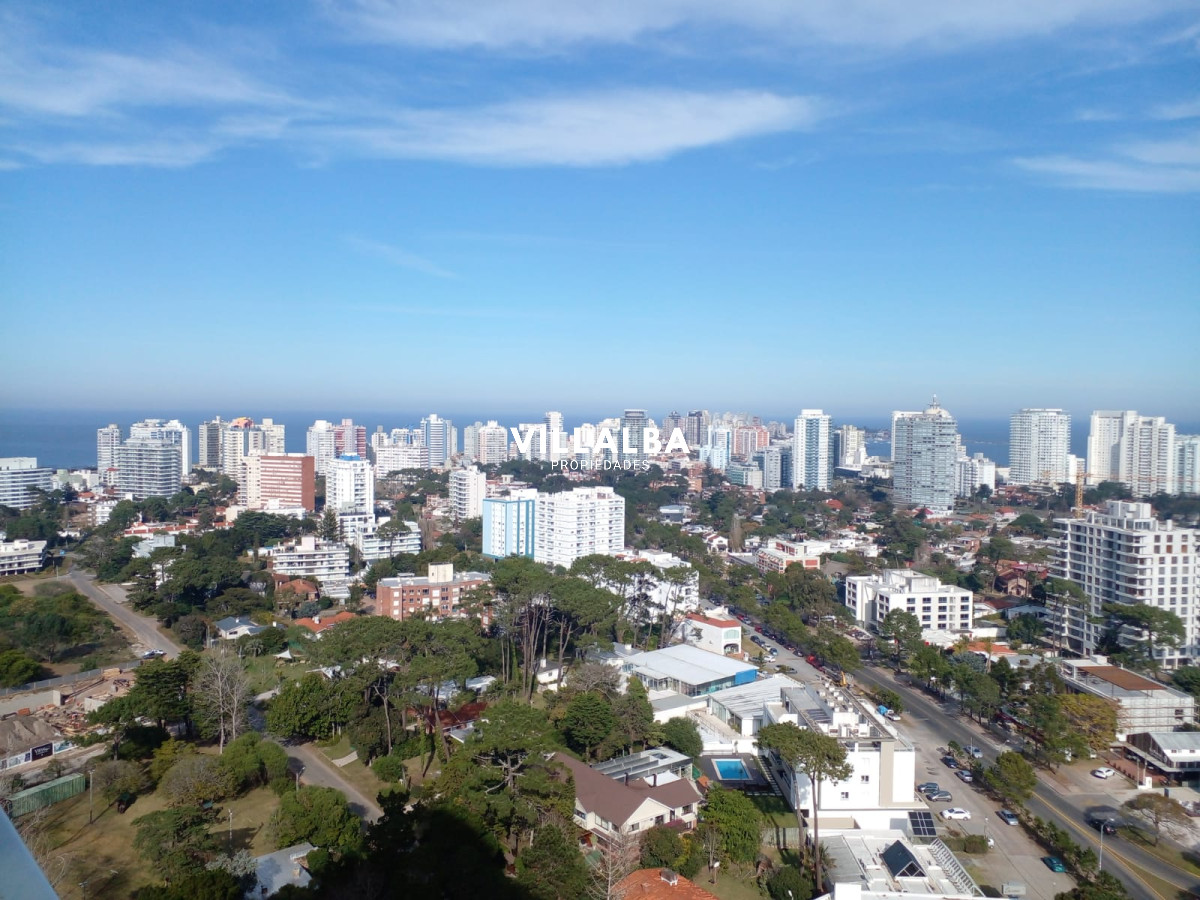 Apartamento ID.3075 - Penthouse en venta sobre Roosevelt. Con vistas inigualables de la ciudad y la playa.