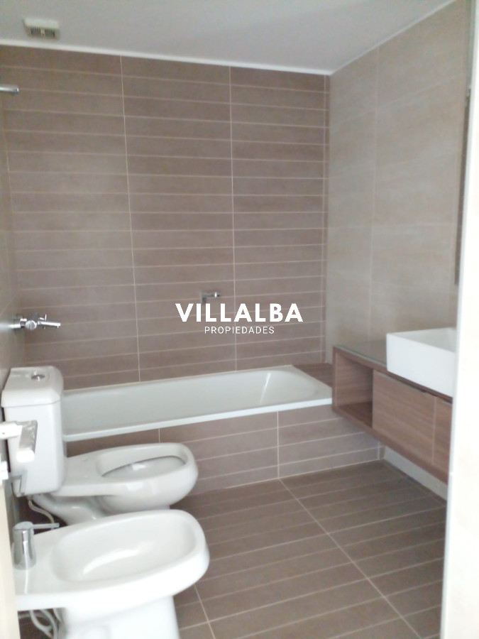 Apartamento ID.3075 - Penthouse en venta sobre Roosevelt. Con vistas inigualables de la ciudad y la playa.