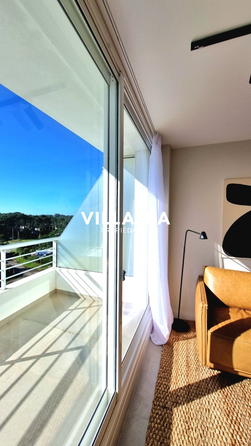 Apartamento ID.3088 - Amplio apartamento de 1 dormitorio, con 2 baños. Balcón, Losa radiante, en edificio con todos los Amenities. Ideal para todo el año. Punta del Este. 