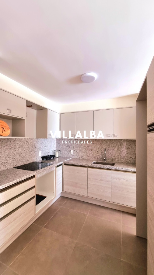 Apartamento ID.3088 - Amplio apartamento de 1 dormitorio, con 2 baños. Balcón, Losa radiante, en edificio con todos los Amenities. Ideal para todo el año. Punta del Este. 