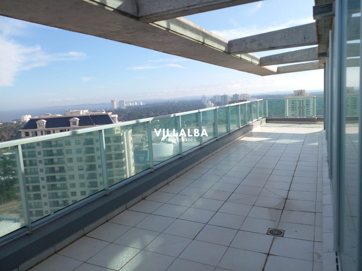 Apartamento ID.3075 - Penthouse en venta sobre Roosevelt. Con vistas inigualables de la ciudad y la playa.