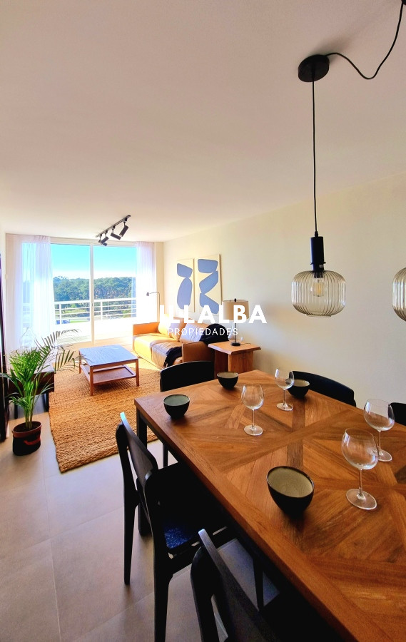 Apartamento ID.3088 - Amplio apartamento de 1 dormitorio, con 2 baños. Balcón, Losa radiante, en edificio con todos los Amenities. Ideal para todo el año. Punta del Este. 