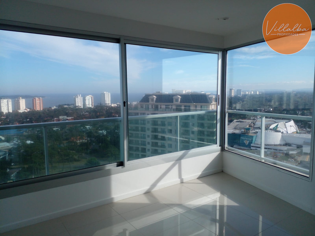 Apartamento ID.3075 - Penthouse en venta sobre Roosevelt. Con vistas inigualables de la ciudad y la playa.