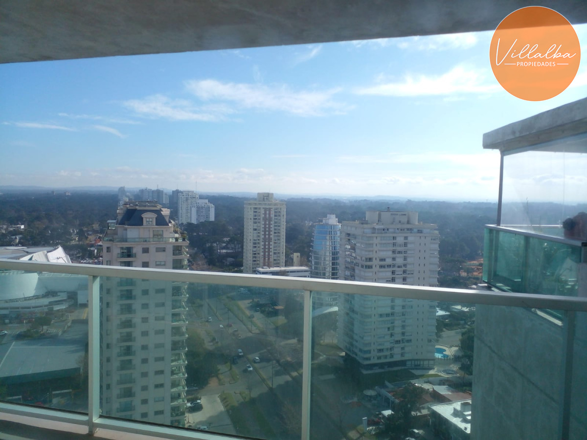 Apartamento ID.3075 - Penthouse en venta sobre Roosevelt. Con vistas inigualables de la ciudad y la playa.