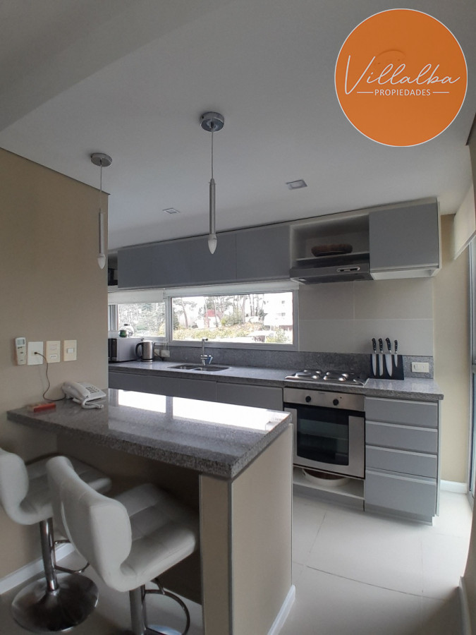 Apartamento ID.3047 - Apartamento tipo casa. Amplia terraza que recorre todos los ambientes. 3 dormitorios y 3 baños. Ubicado en Aidy Grill. PUNTA DEL ESTE.