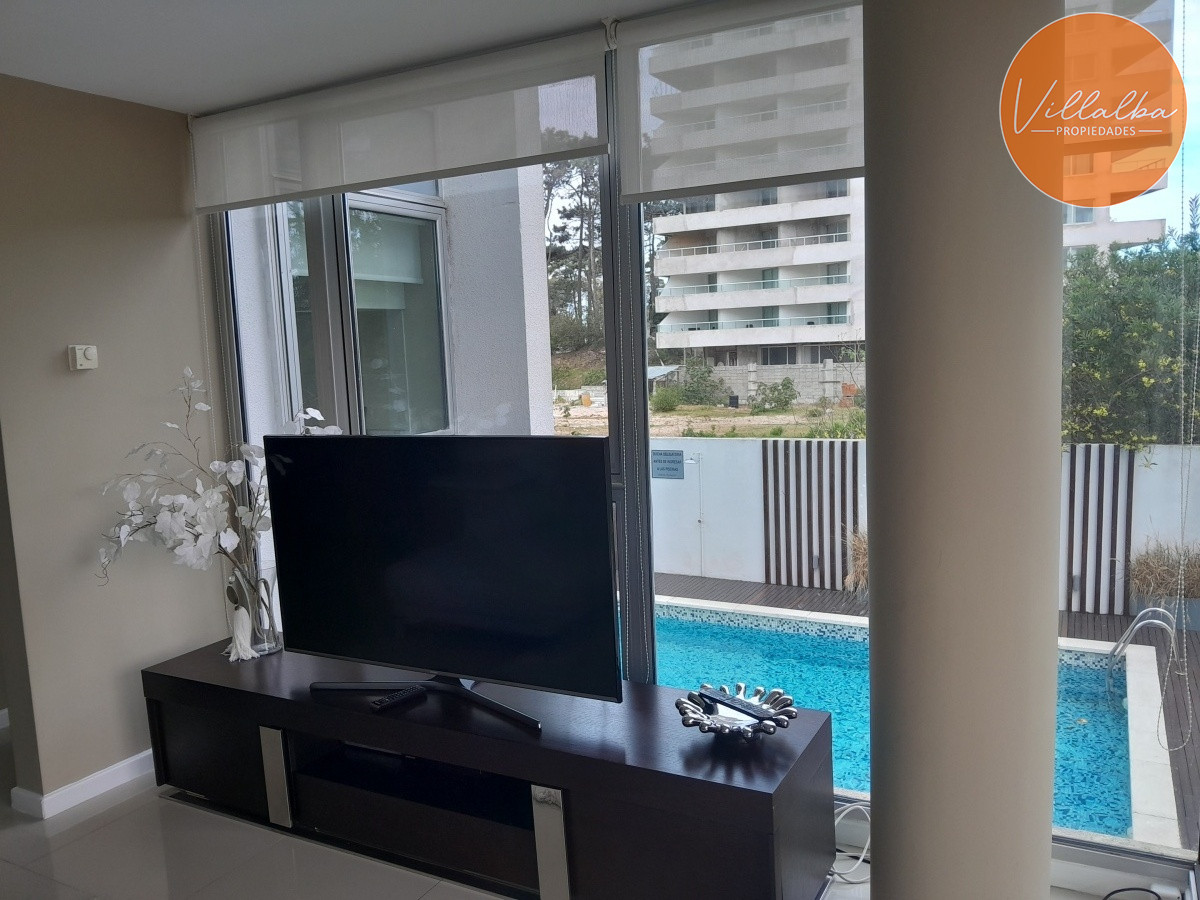 Apartamento ID.3047 - Apartamento tipo casa. Amplia terraza que recorre todos los ambientes. 3 dormitorios y 3 baños. Ubicado en Aidy Grill. PUNTA DEL ESTE.