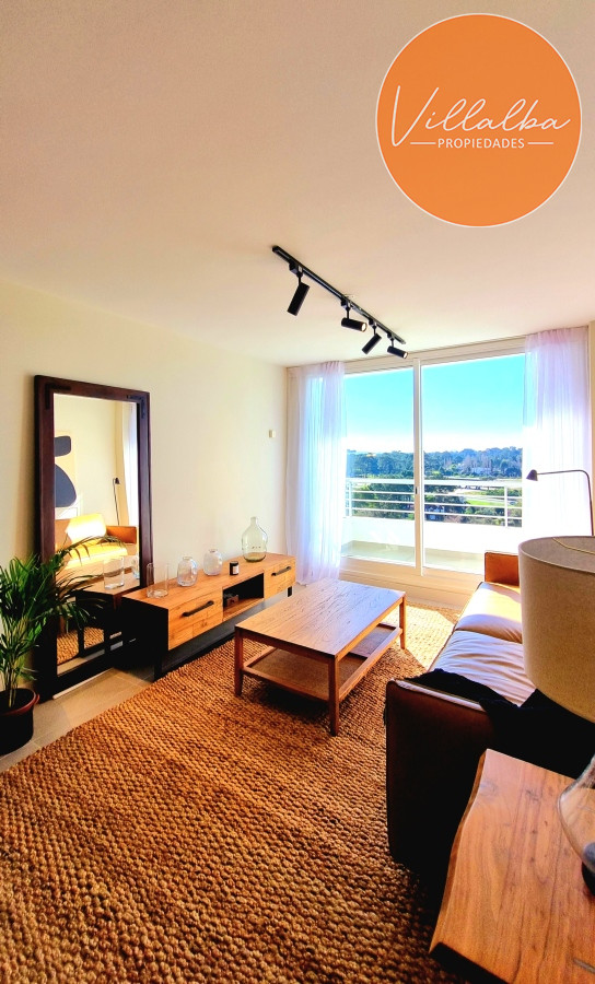 Apartamento ID.3088 - Amplio apartamento de 1 dormitorio, con 2 baños. Balcón, Losa radiante, en edificio con todos los Amenities. Ideal para todo el año. Punta del Este. 