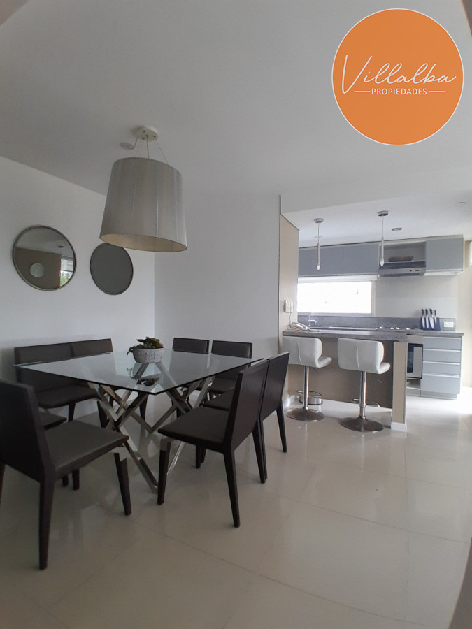 Apartamento ID.3047 - Apartamento tipo casa. Amplia terraza que recorre todos los ambientes. 3 dormitorios y 3 baños. Ubicado en Aidy Grill. PUNTA DEL ESTE.