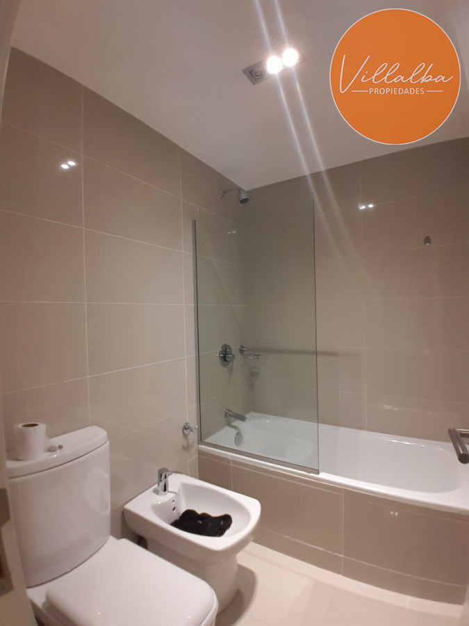 Apartamento ID.3047 - Apartamento tipo casa. Amplia terraza que recorre todos los ambientes. 3 dormitorios y 3 baños. Ubicado en Aidy Grill. PUNTA DEL ESTE.