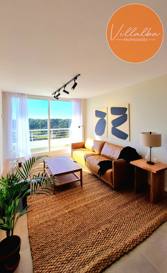 Apartamento ID.3088 - Amplio apartamento de 1 dormitorio, con 2 baños. Balcón, Losa radiante, en edificio con todos los Amenities. Ideal para todo el año. Punta del Este. 