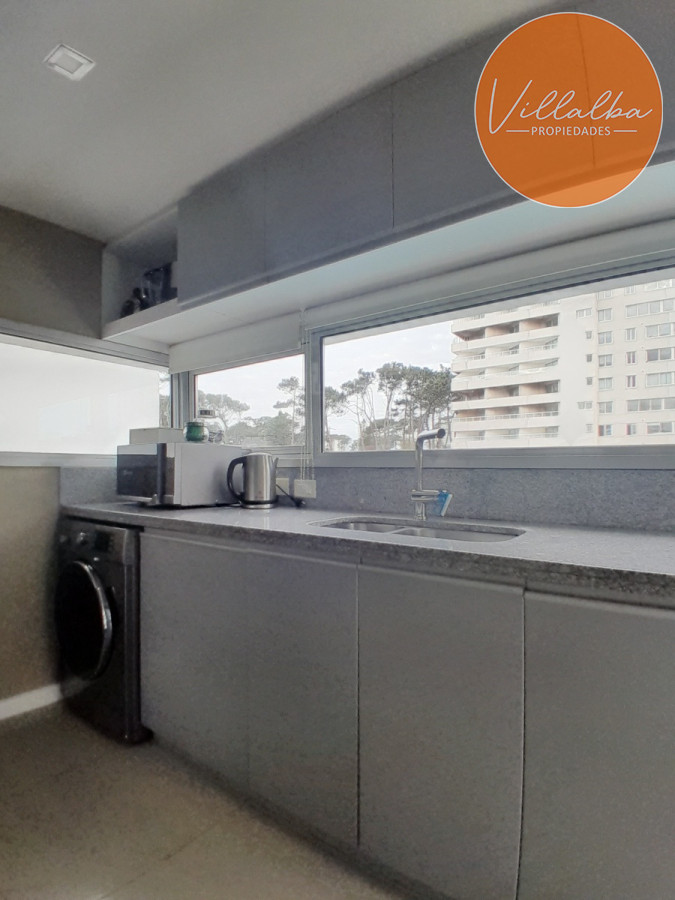 Apartamento ID.3047 - Apartamento tipo casa. Amplia terraza que recorre todos los ambientes. 3 dormitorios y 3 baños. Ubicado en Aidy Grill. PUNTA DEL ESTE.