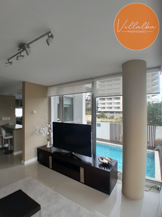 Apartamento ID.3047 - Apartamento tipo casa. Amplia terraza que recorre todos los ambientes. 3 dormitorios y 3 baños. Ubicado en Aidy Grill. PUNTA DEL ESTE.