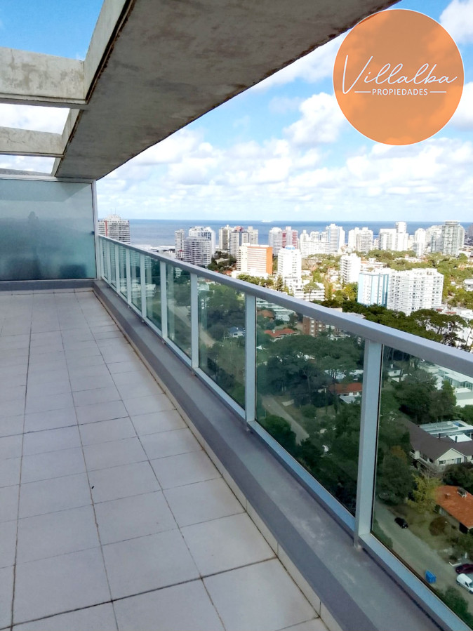 Apartamento ID.3075 - Penthouse en venta sobre Roosevelt. Con vistas inigualables de la ciudad y la playa.