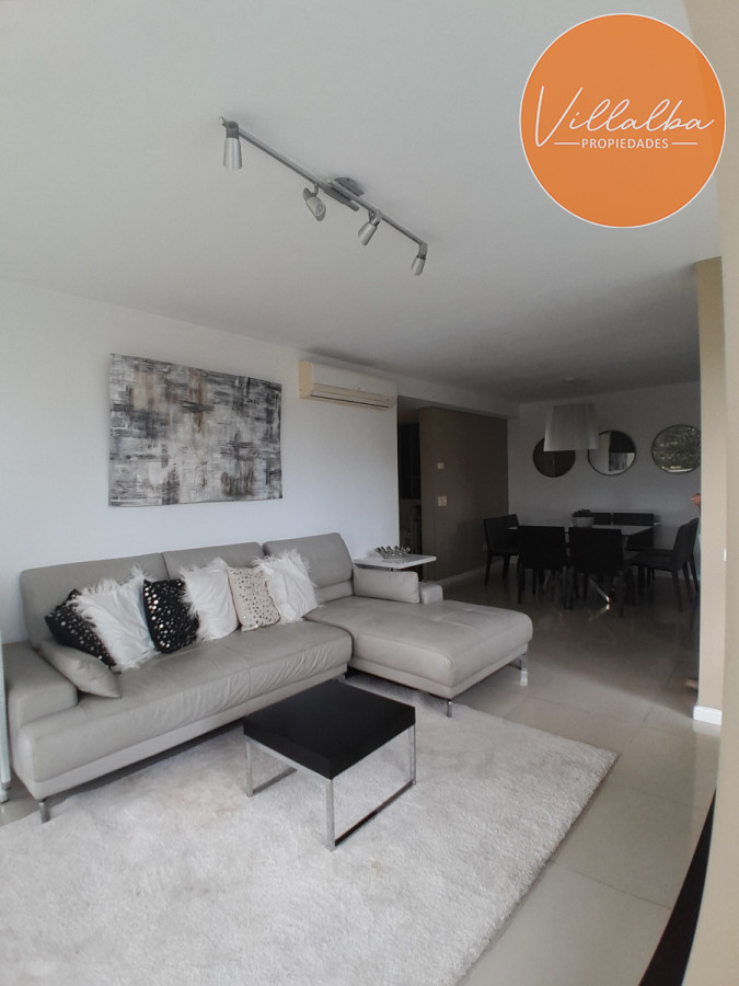 Apartamento ID.3047 - Apartamento tipo casa. Amplia terraza que recorre todos los ambientes. 3 dormitorios y 3 baños. Ubicado en Aidy Grill. PUNTA DEL ESTE.