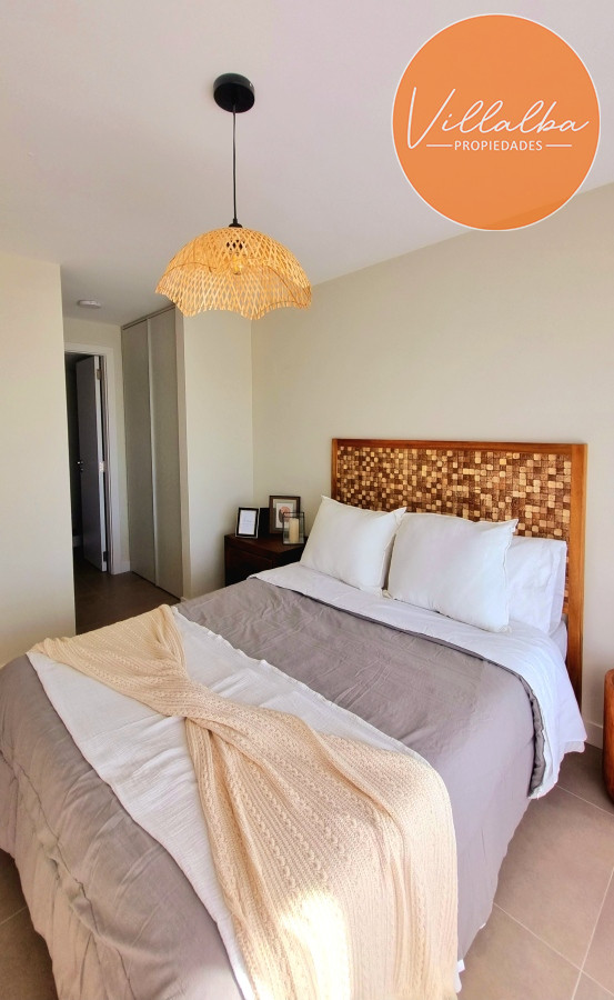 Apartamento ID.3088 - Amplio apartamento de 1 dormitorio, con 2 baños. Balcón, Losa radiante, en edificio con todos los Amenities. Ideal para todo el año. Punta del Este. 