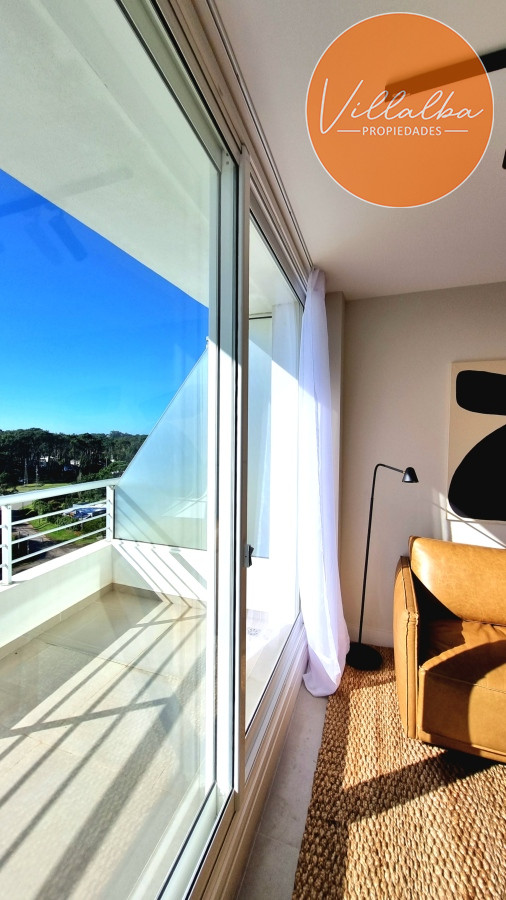 Apartamento ID.3088 - Amplio apartamento de 1 dormitorio, con 2 baños. Balcón, Losa radiante, en edificio con todos los Amenities. Ideal para todo el año. Punta del Este. 