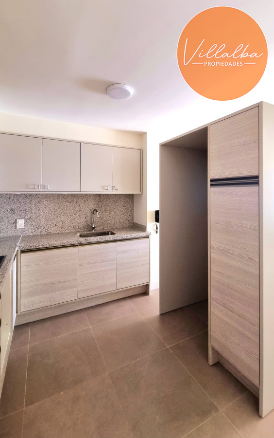 Apartamento ID.3088 - Amplio apartamento de 1 dormitorio, con 2 baños. Balcón, Losa radiante, en edificio con todos los Amenities. Ideal para todo el año. Punta del Este. 