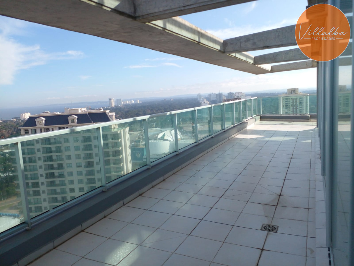 Apartamento ID.3075 - Penthouse en venta sobre Roosevelt. Con vistas inigualables de la ciudad y la playa.