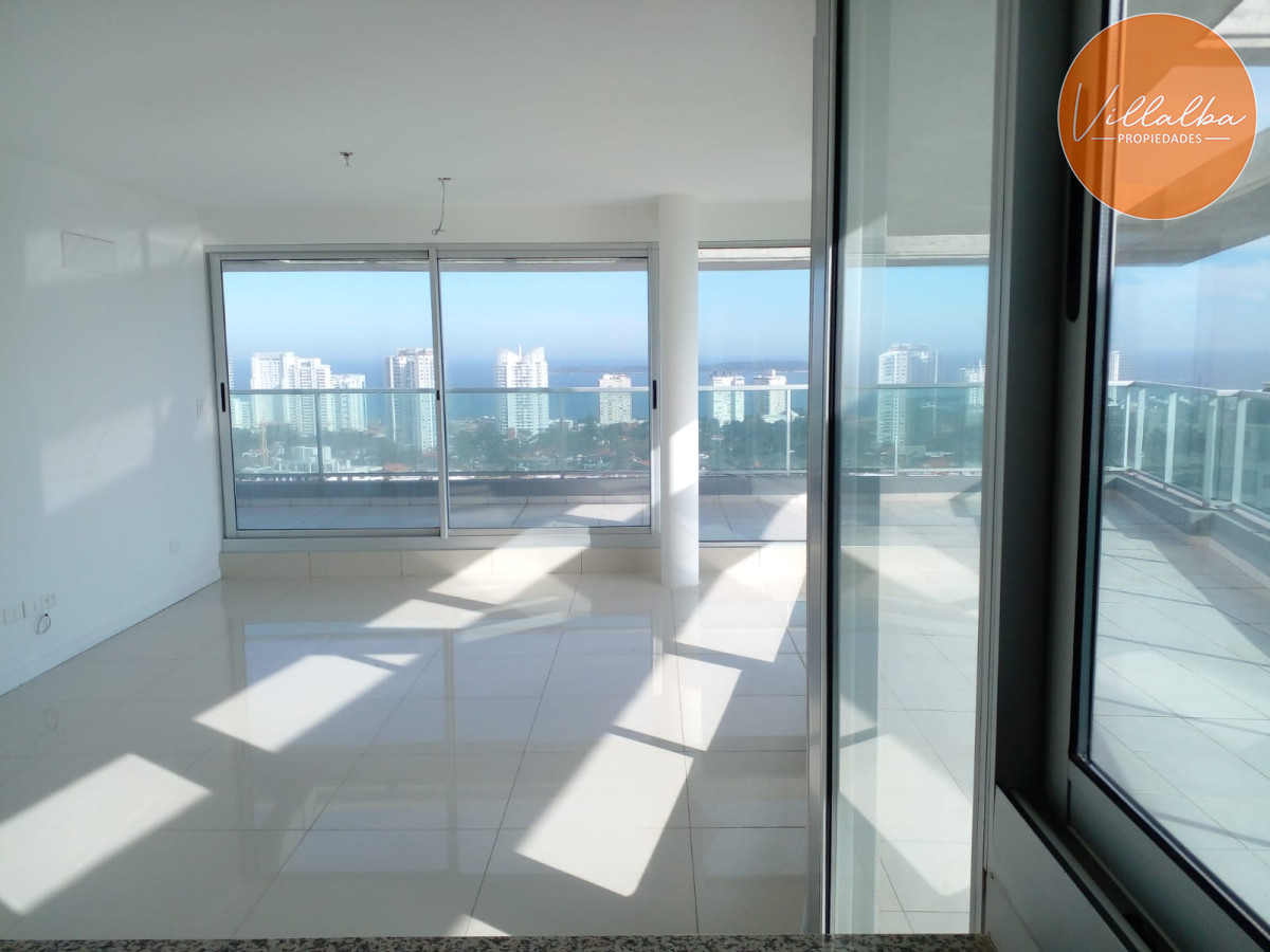 Apartamento ID.3075 - Penthouse en venta sobre Roosevelt. Con vistas inigualables de la ciudad y la playa.